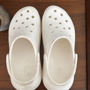 CROCS White Sandals with Ventilation and Comfort